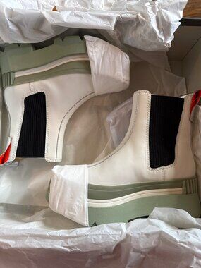 4CCCCEES Women's Chelsea Leather Boots White Size 35 EUR New in Box